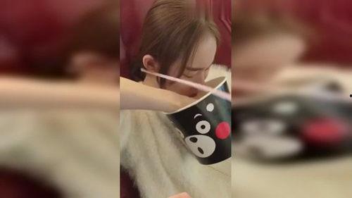 外国女孩吃瓜视频,趣味横生瞬间集锦