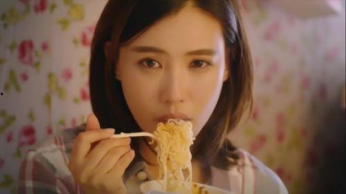 女朋友天天吃瓜,女友的日常“吃瓜”生活