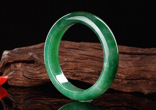 翡翠闲置手镯吃瓜