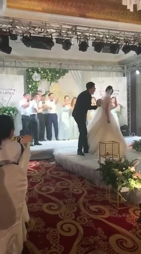 伴郎伴娘吃瓜,笑料百出！