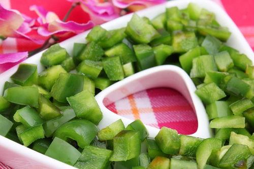 吃瓜胡豆,一场网络热词背后的文化现象