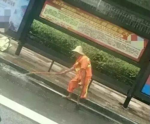 吃瓜路边爆头,爆头瞬间，惊心动魄