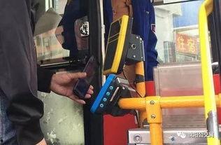 地铁打架吃瓜,围观群众“吃瓜”现场