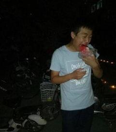 血腥的吃瓜群众,揭秘网络暴力背后的黑暗面