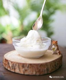 躺沙发上吃瓜,悠闲时光里的惬意生活