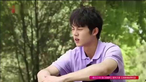 四人合照吃瓜,揭秘神秘人物关系