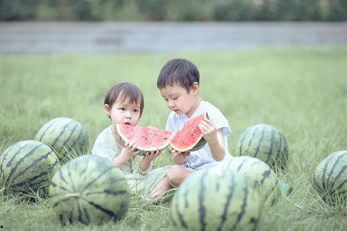 宝贝喜欢吃瓜