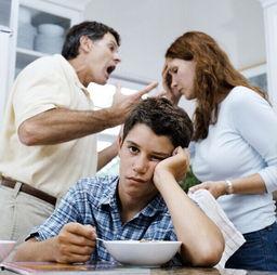 兄妹吵架家长吃瓜,家庭和谐何去何从？